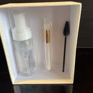 Lash extension cleanser